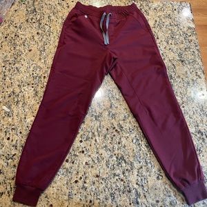 Figs Tansen Jogger Burgundy Small men’s scrub pants
